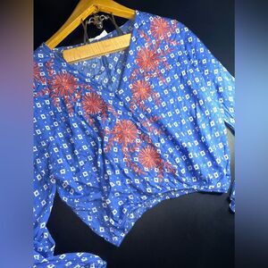 Chloe & Katie Blue Embroidered Floral Cropped Blouse Long Sleeved Size M EUC